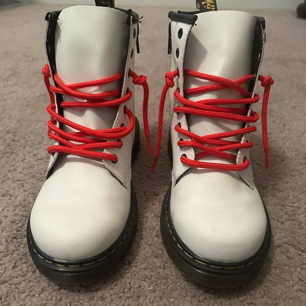 Kids size 3 / women’s size 5  Dr martens